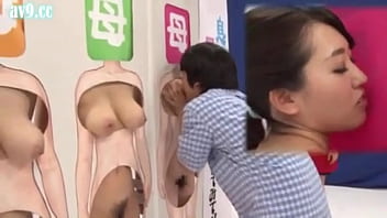 Japanese Family Taboo Gameshow - Stepsons Guessing Their Stepmsoms Naked Bodies 3shgNkC