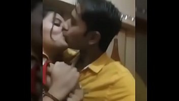 Desi Indian Couple Kissing Video | THE SEXIEST KISSING EVER | f. smooch | hardcore kissing | LONGEST SMOOCH EVER