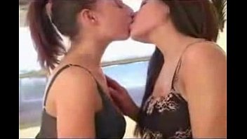 Girl Girls Kissing French Kissing - spankbang.org